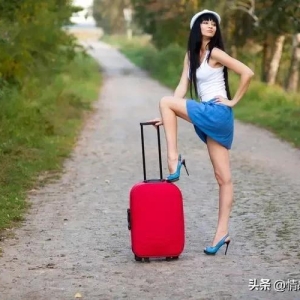 男子去登山途中遇到美女霸气拦车，却与她之间发生了一些浪漫情缘