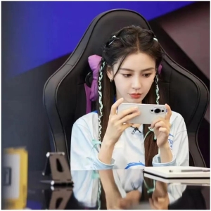 杨颖怀孕期间沉迷游戏，演技争议再起