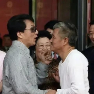 赵本山的字画拍出200万，成龙的生日宴会发生了什么？
