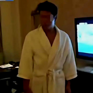 曝顶流男星嫖娼被抓，《央视新闻》点名，彰显内娱背后的“不堪”
