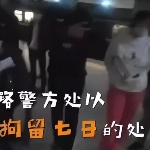 乘火车被“霸座大妈”占座,女乘客让座近1小时无果后报警