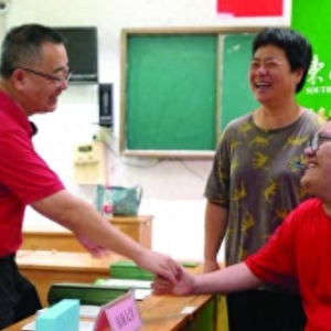 励志！全网刷屏的启东“轮椅男孩”董亦超，获这所大学邀请