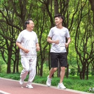 发几个笑话给大家，小心笑掉下巴！