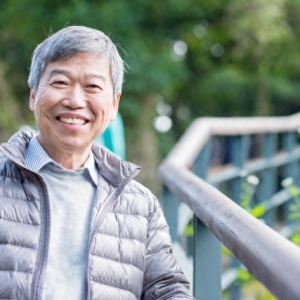 我五十七岁朋友的糗事：一位“老顽童”的日常