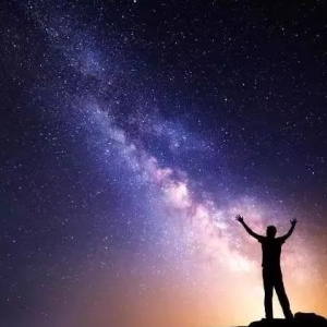 苍穹不负少年意,岁月不枉赶路人是什么意思，励志感悟