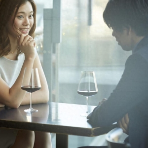 情感故事:入住酒店时，走错陌生女人房间，却因此引发的浪漫情缘
