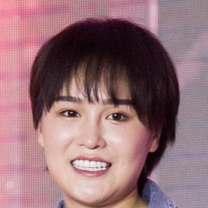 娱乐圈大新闻！赵本山女儿球球宣布生完孩子后将退出网络直播
