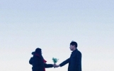 朋友圈情侣暖人心窝的爱情句子，句句甜蜜感人！