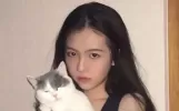 高中女同学外地出差，来我家借住，却意外与她发生一段情