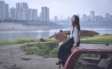白天邻居，晚上夫妻！18岁女子与隔壁40岁留守老汉的情感故事