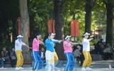 秋高气爽健身忙，济南森林公园市民娱乐活动多