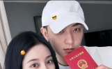 娱乐圈大新闻！黄子韬徐艺洋幸福领证，爱情马拉松跑到终点！