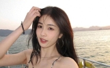 白鹿分享最新美照，海上一袭豹纹吊带，美的挪不开眼！