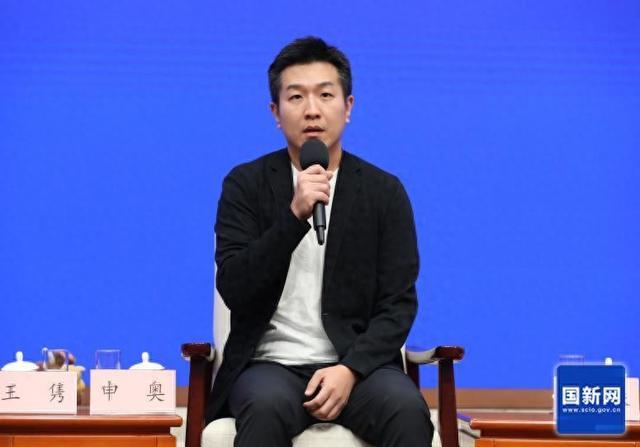 《南京照相馆》导演申奥亮相国新办记者见面会：电影不仅是娱乐产品，更是传播社会价值、传递正能量的工具