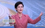 从邹韵到王宁：央视主持人大赛新闻季两任主持人，半斤八两的区别