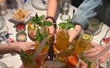 “㋛周末小聚˚ᵗⁱᵐᵉ美食🥓朋友圈文案🥂“和朋友一起吃吃喝喝逛逛”
