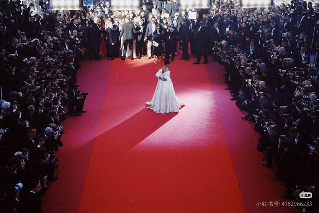 爆款娱乐新闻：如何戳中大众的情感共鸣？