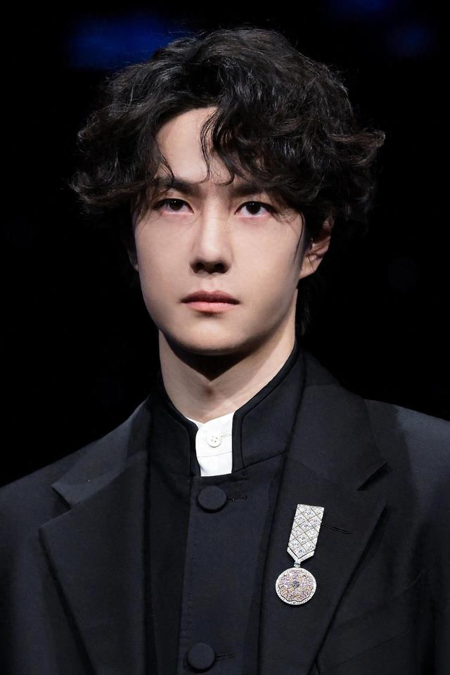 乐华娱乐回应“王一博聊天记录”：内容严重失实，将追究到底；王一博近期已多次告黑