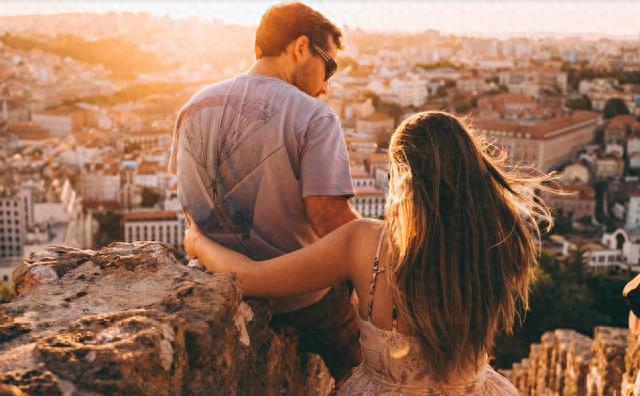 异性朋友相处，稍有不慎就变味！结了婚，这4类话题千万别聊