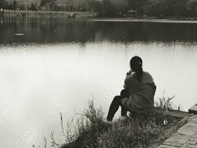 说不出口的思念，晚风都替你说给TA听