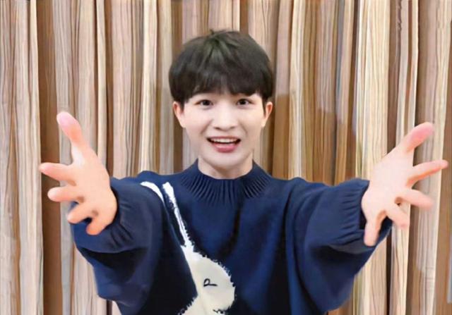 周深广州演唱会2天连唱8首电影歌曲，央视新闻发文好评