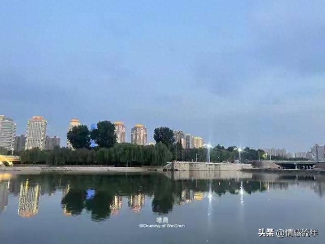 越活越明白的一个道理：少吃、多睡，不要和任何人走的太近。