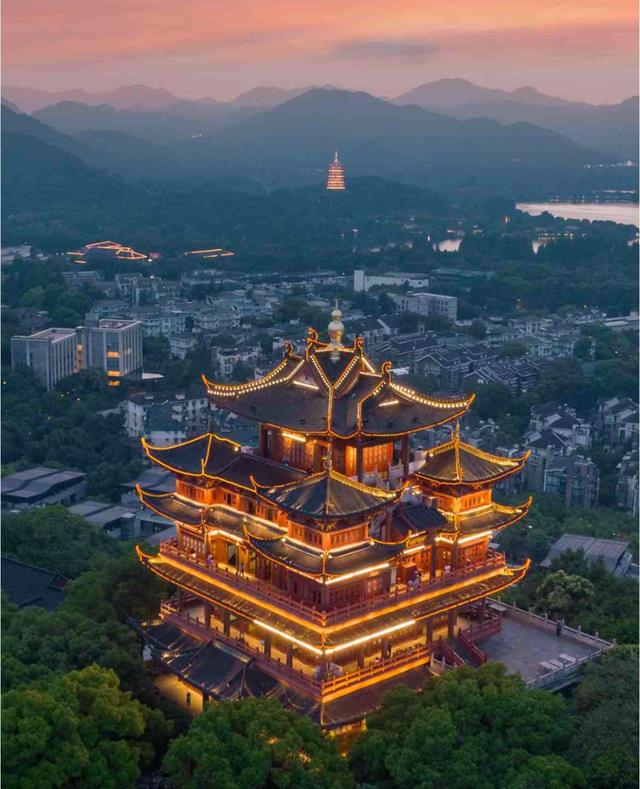 “总要去西湖看一场日落吧”