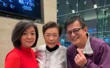 65岁陈玉莲出席寿宴近照曝光，穿红衣喜庆大方，优雅老去状态自然