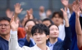 周深五一千人大合唱消息上热搜！央视新闻发文，好评歌手周深演唱
