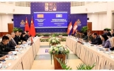 终于谈妥了，王毅挥手告别，中柬达成6项共识，中方拿到洪森口信
