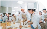 烧烤学院、酸汤学院、辣子鸡学院等频频登上热搜——“美食学院”，越来越吃香