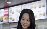带儿子吃饭闹大笑话，一句称呼让老爸当场喷饭
