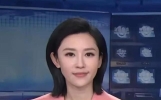 王音祺登新闻联播四年颜值饱受夸赞被称央视美人，实则长相只是清秀普通人，对比宝晓峰端庄大气的正统国脸，两人气质格局差距一目了然