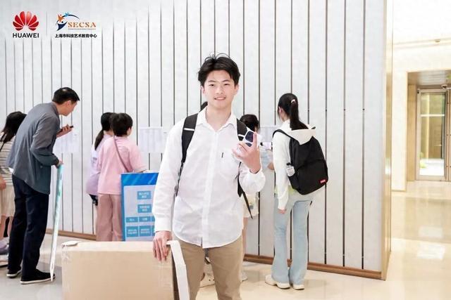 “在AI世界里驰骋，不会因年轻而被笑话！”一群“小孩哥”向未来问好