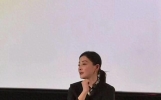 梅婷的一句“没听懂”引发关注！高校提问充满套话，被直接回怼。