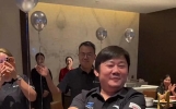 张雪生日狂扇蜡烛：骂人专用照，格局令人泪目