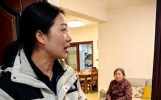 情感故事：我在楼道帮独居老太太修好漏水的水龙头，第二天她送来一袋橘子和一封信后，她儿子却站在门口沉默了整整十分钟才开口