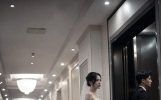 婚礼敬酒男闺蜜搂我入怀，老公面无表情，转头拉黑我所有联系方式