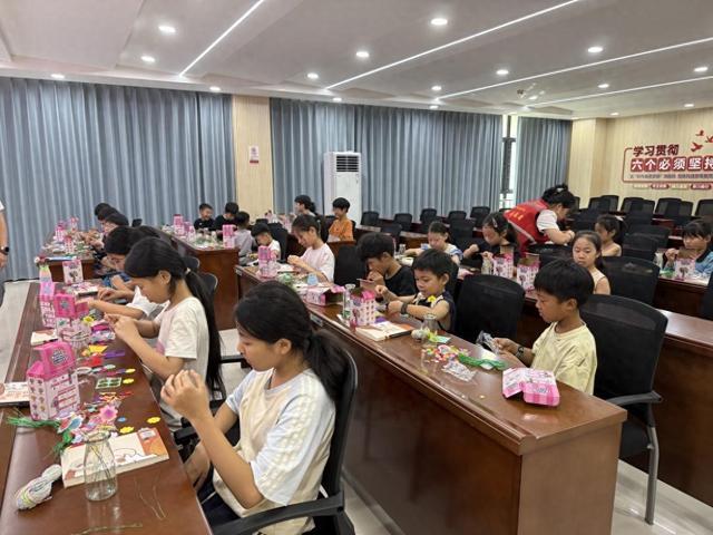“品读经典美文巧手邂逅美好”