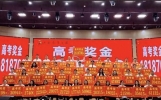 河南周口一高中为50多名高三教师发181.87万元奖金，校方回应：老师们起早贪黑很辛苦