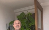 腾格尔现状：住北京别墅，66岁彻底戒酒，把老来得子儿子宠成宝