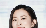 51岁佘诗曼，“新闻女王”Man姐，自信、强大、有魅力，冻龄女神